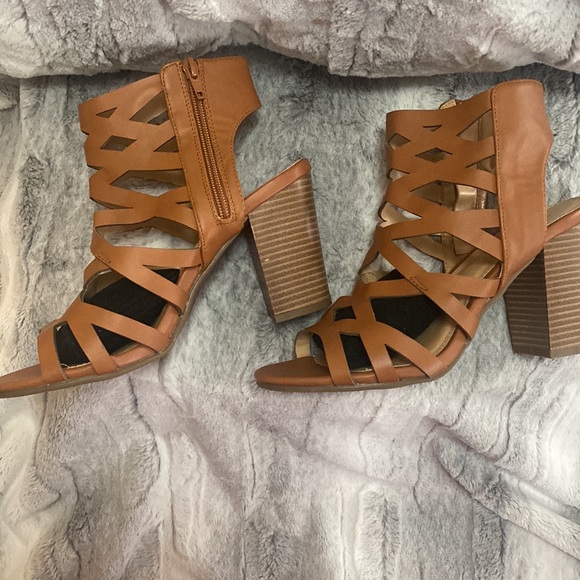 NY&C Chestnut Brown Open toe. 3 3/4 square heels. NWOT - Picture 2 of 3